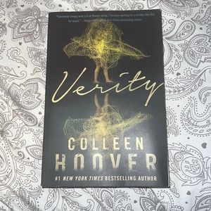 Verity by Colleen Hoover - paperback